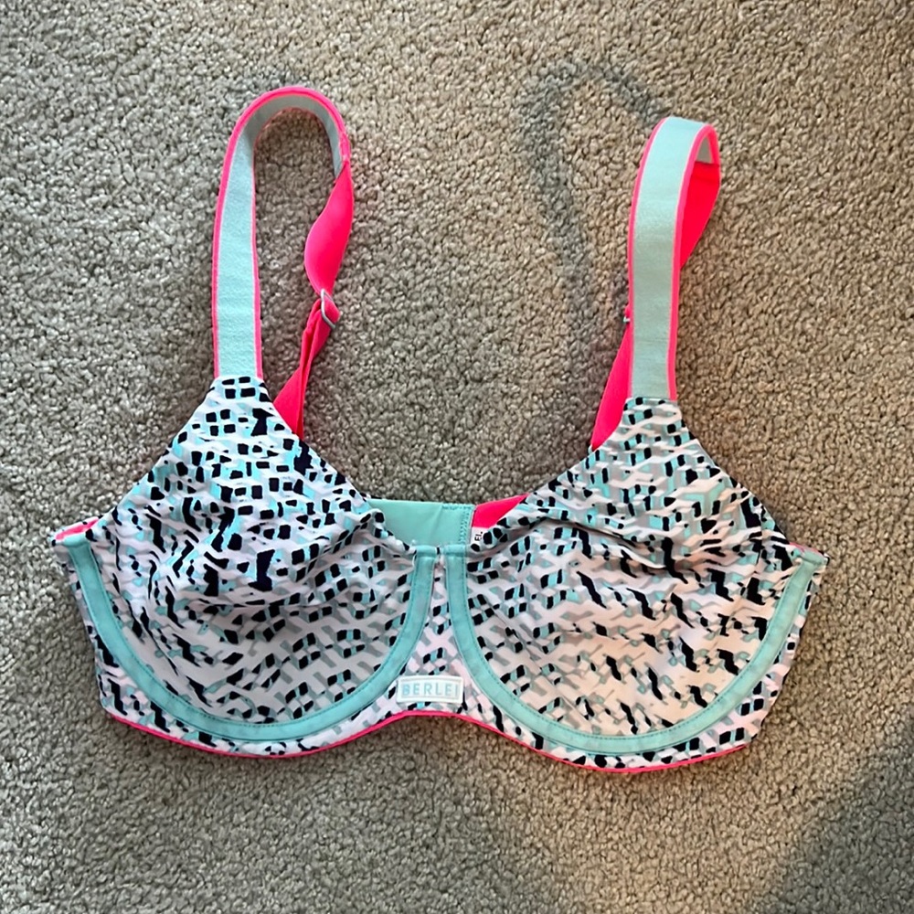 NWOT Berlei Sports Bra